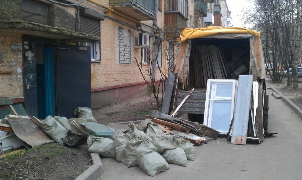 Вывоз мусора после ремонта в Новом Уренгое от ПроМусор — цены от 4679 руб., быстро и недорого