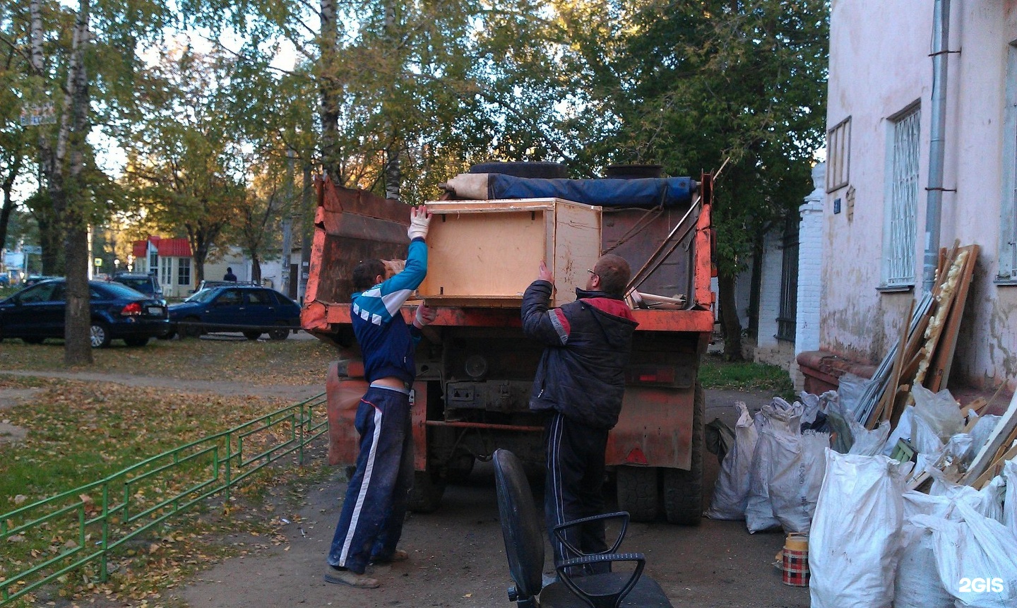 Вывоз мусора с грузчиками в Новом Уренгое в октябре