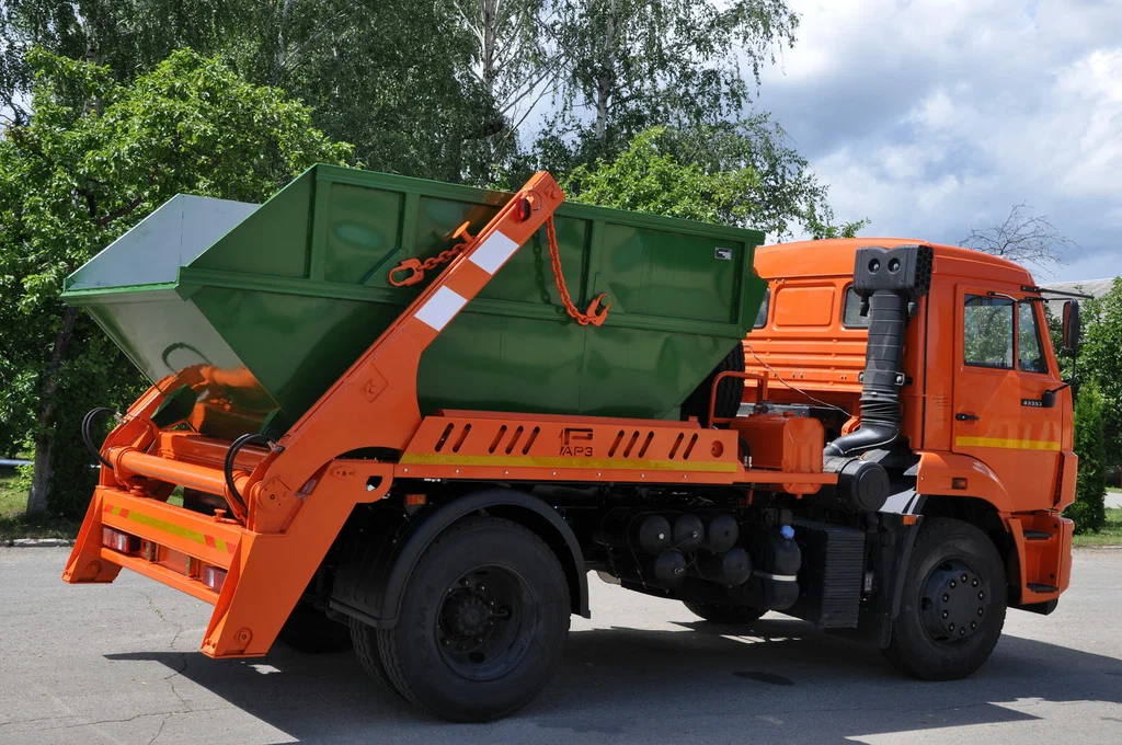 Заказ бункеровоза для вывоза мусора и отходов в Новом Уренгое в октябре