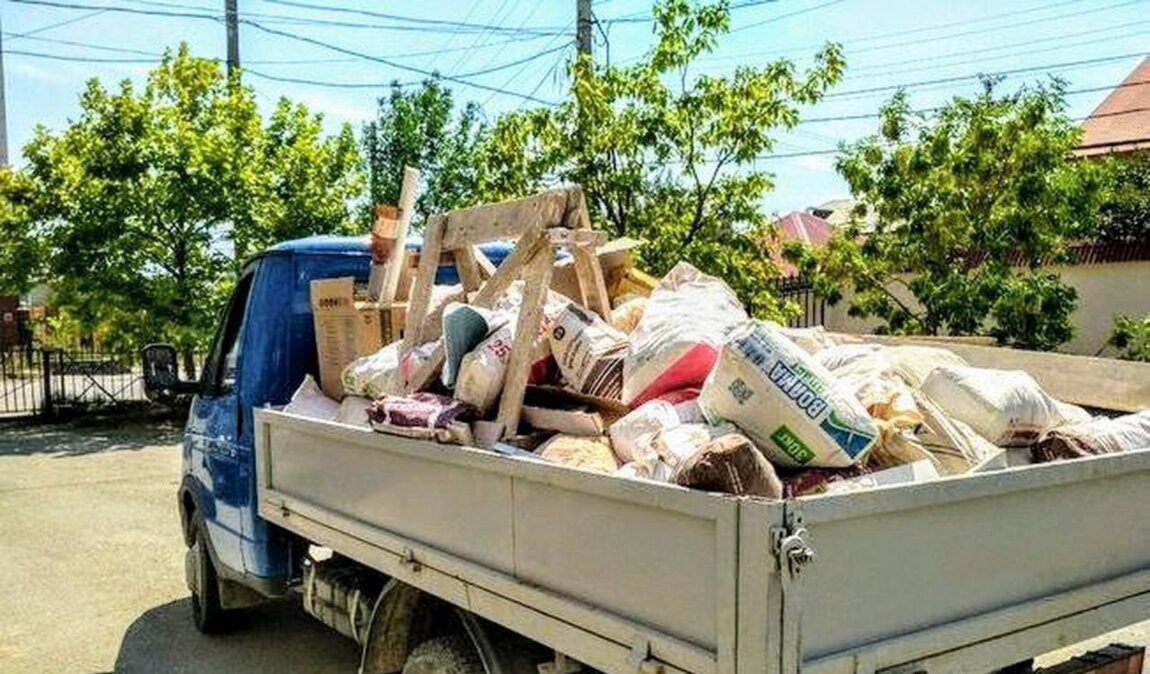 Вывоз мусора Газелью в Новом Уренгое в октябре