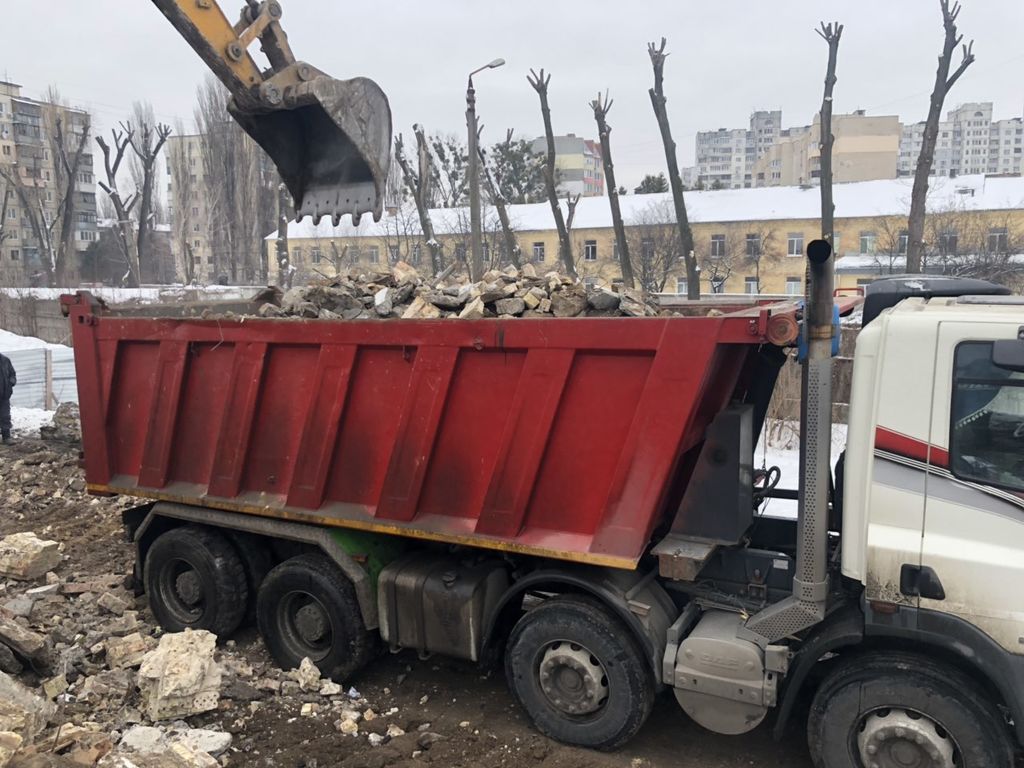 Вывоз мусора Камазом в Новом Уренгое в октябре