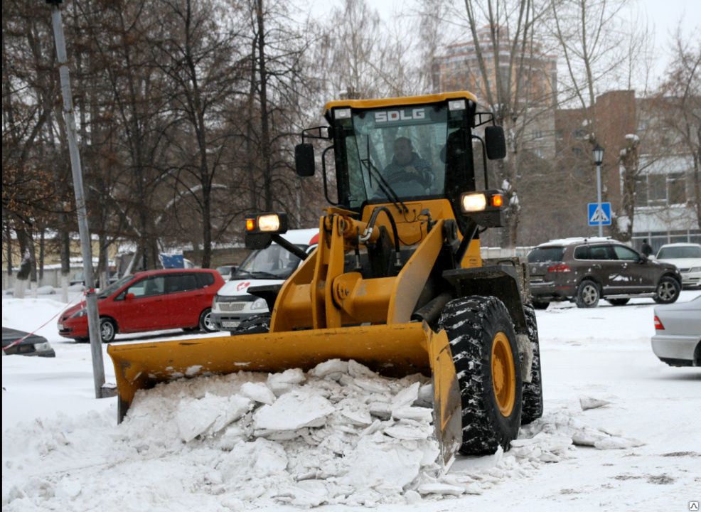 Аренда трактора для уборки снега в Новом Уренгое от ПроМусор – цена от 1040 руб., быстро и недорого