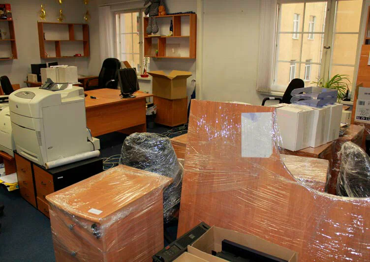 Вывоз старой офисной мебели в Новом Уренгое в октябре