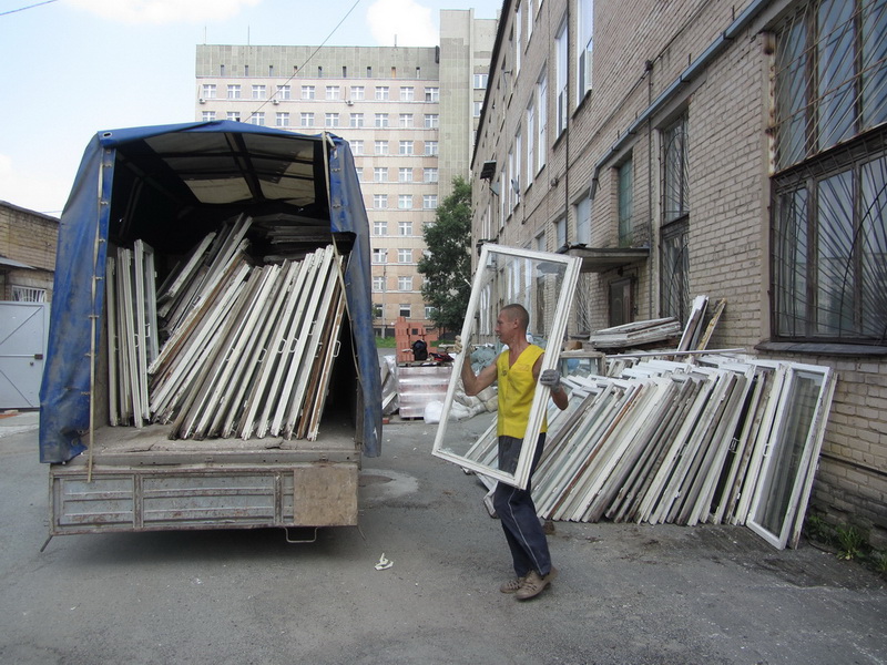 Вывоз и утилизация оконных рам в Новом Уренгое в октябре