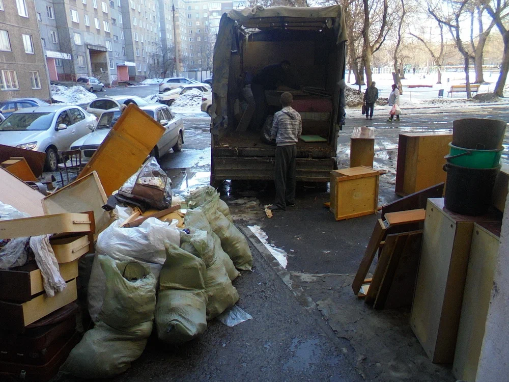 Вывоз мусора из подвала с утилизацией в Новом Уренгое в октябре