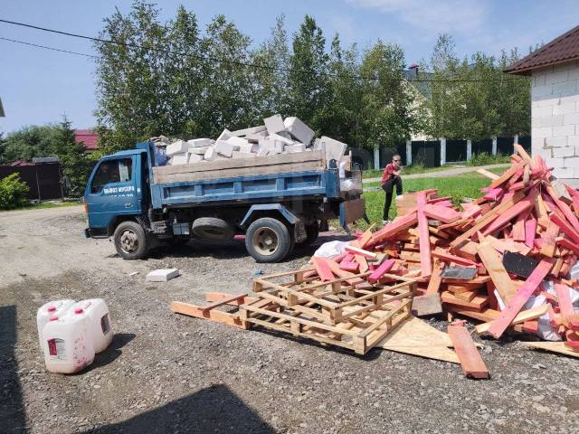 Вывоз мусора с чердака в Новом Уренгое в октябре