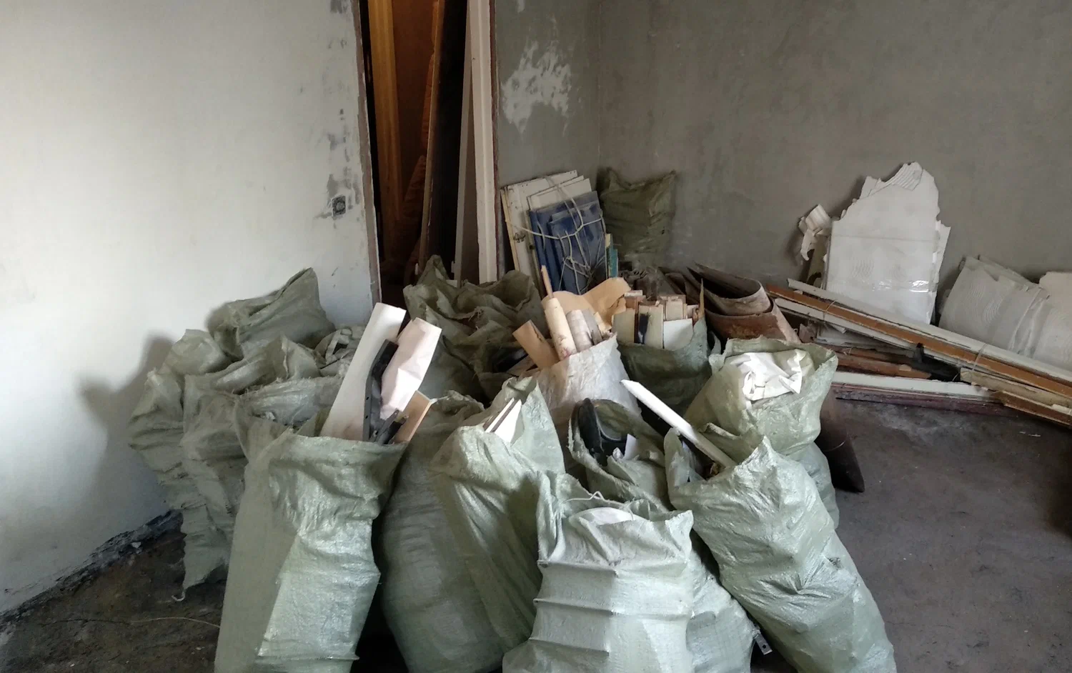 Уборка строительного мусора с вывозом и утилизацией в Новом Уренгое в октябре