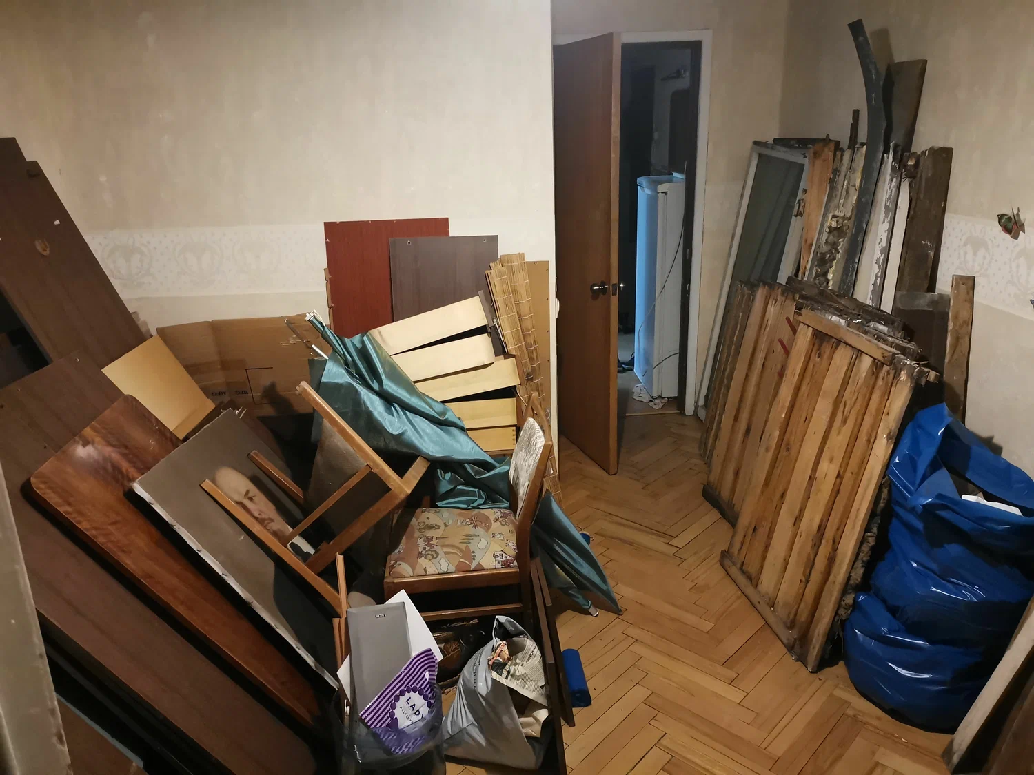 Демонтаж мебели с вывозом и утилизацией в Новом Уренгое в октябре